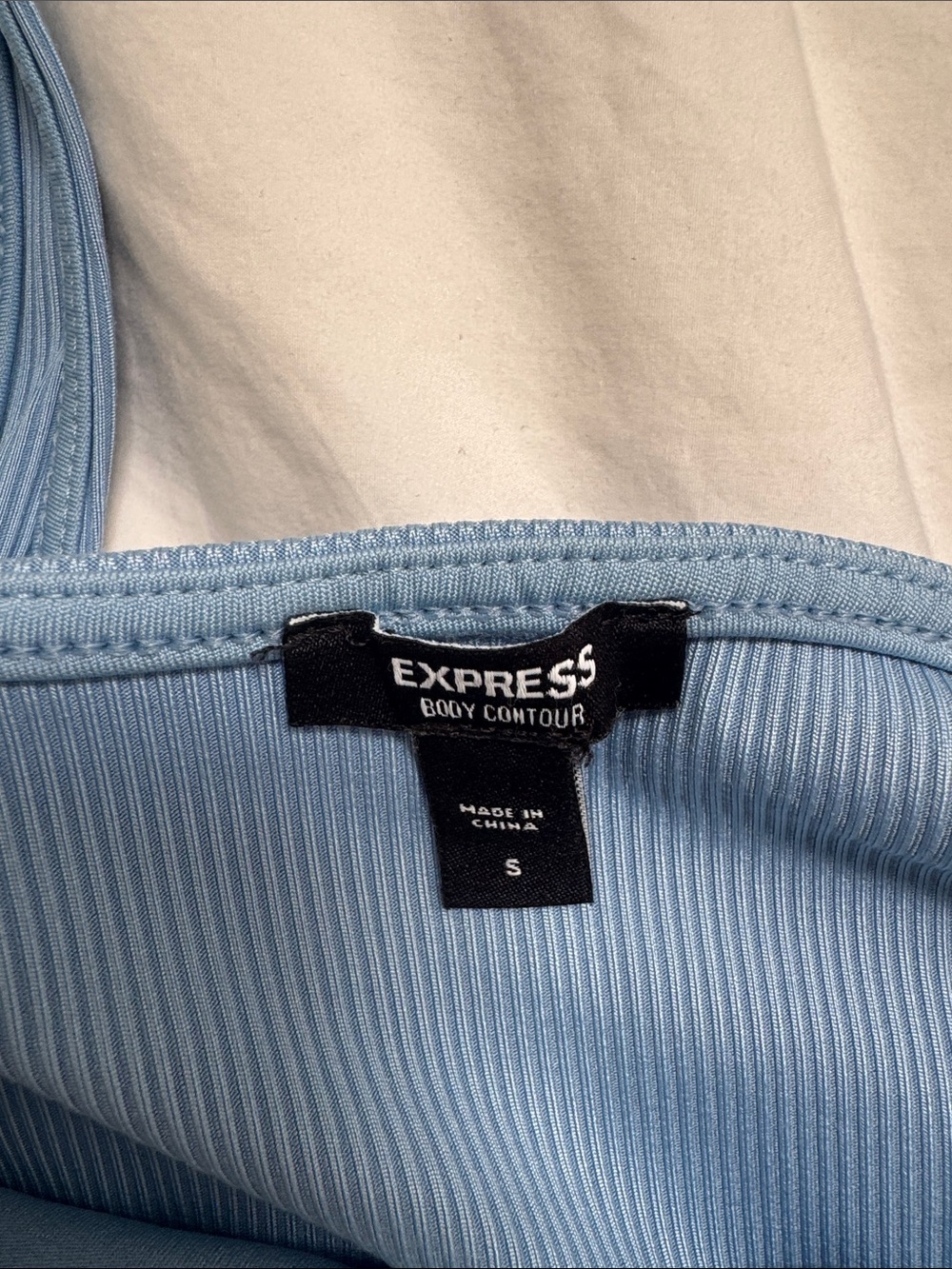 Express Body Contour Ribbed Square Crop Tank - Picture 2 of 3